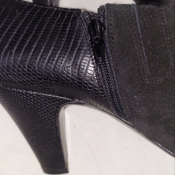 Naturalizer Women's Faux Suede Ankle Boots Black Zipper Size 9 1/2 Medium width - Picture 9 of 9